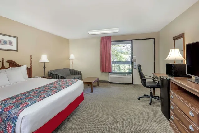 غرفة بسرير كينج، Days Inn by Wyndham Hoover Birmingham 2/10