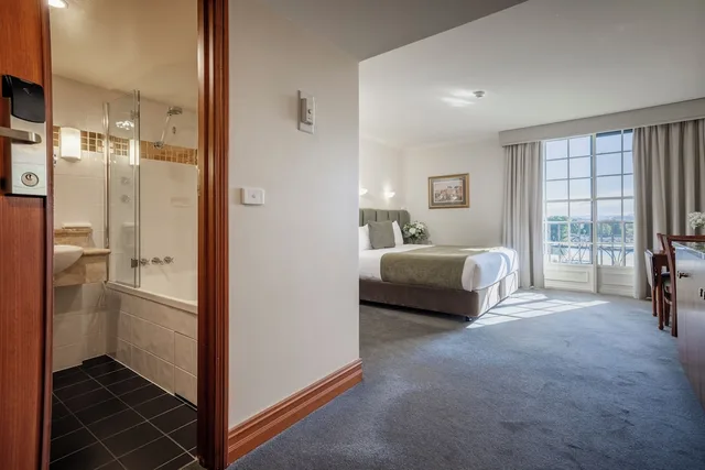 Executive, King Bed, Golf Course View، Country Club Tasmania 9/9