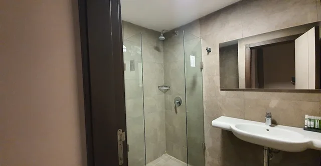 Deluxe, Suite, King Bed, Grand Hotel Central 2/2