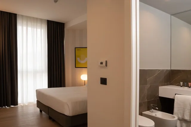 غرفة ثلاثية بسرير كوين وسرير فردي بإطلالة على البحر، Hotel Punta Tipa 2/4