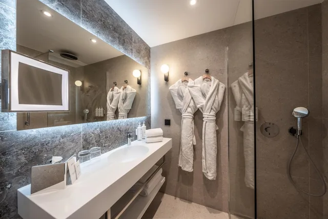 غرفة بريميوم بسريرين منفصلين بإطلالة على البحر، Luxotel Cannes 6/6