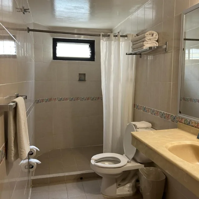 غرفة قياسية رباعية بسرير مزدوج، Collection O Hotel Del Portal, Puebla 2/2