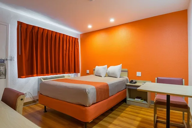 Standard, Queen Bed, Smoking, Motel6 Lost Hills, CA 5/9