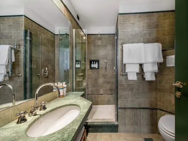 استوديو كبير بسرير كوين مع أريكة بمطبخ صغير، Camperio House Suites 2/4