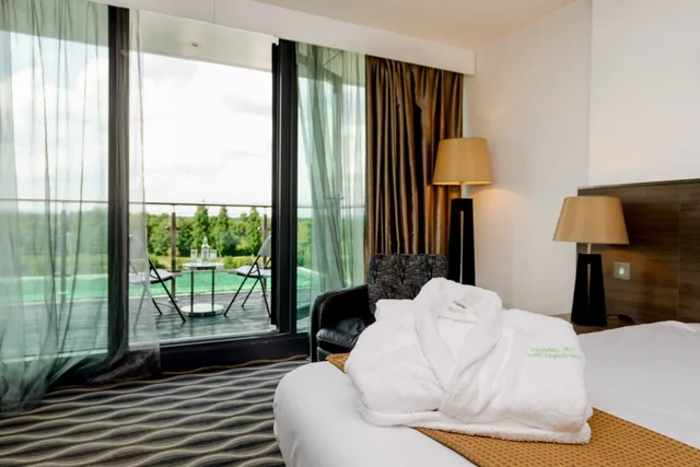 غرفة بريميوم بسريرين منفصلين بإطلالة على النهر، Crowne Plaza London - Kingston 5/10
