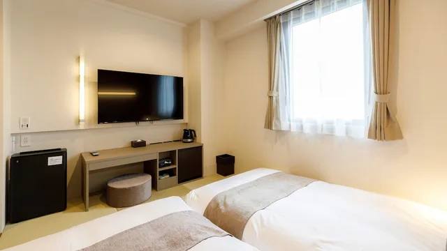 غرفة يابانية غربية أساسية بسريرين منفصلين في الملحق، HOTEL Third Place Hakata 1/3