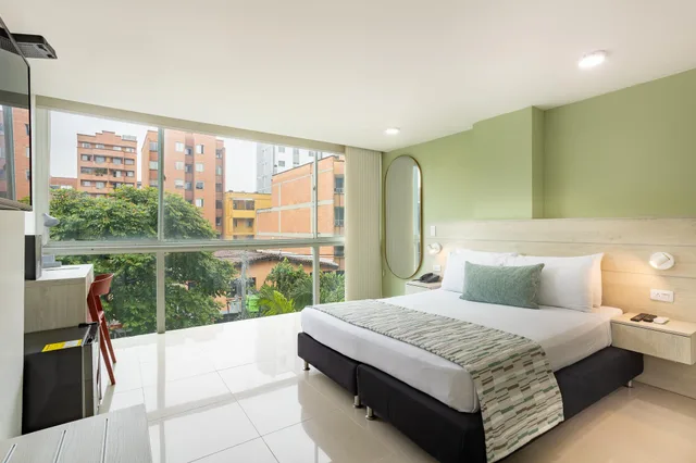 غرفة سوبيريور بسرير مزدوج بإطلالة، Suite Comfort Hotel 3/5