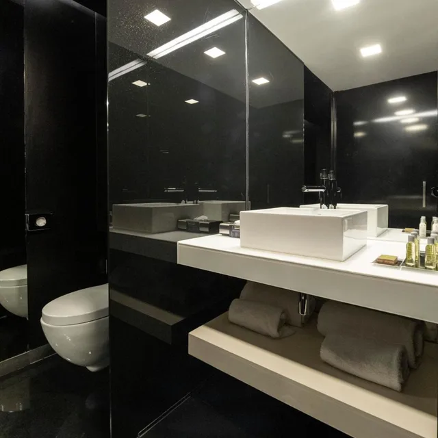 غرفة بسرير كينج بشرفة بإطلالة، Doubletree By Hilton Lisbon Fontana Park 4/7