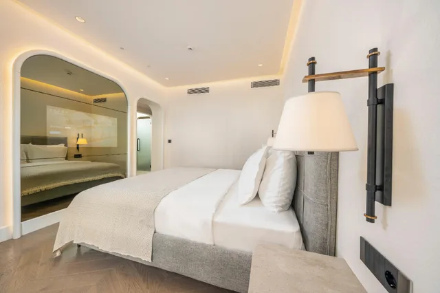 جناح جونيور بسرير كوين مع أريكة، Yacht Classic Hotel - Boutique Class 2/2