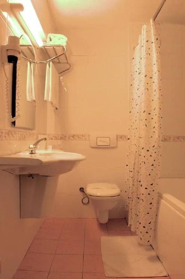 Standard, Twin Beds, Yumukoglu Izmir 2/2