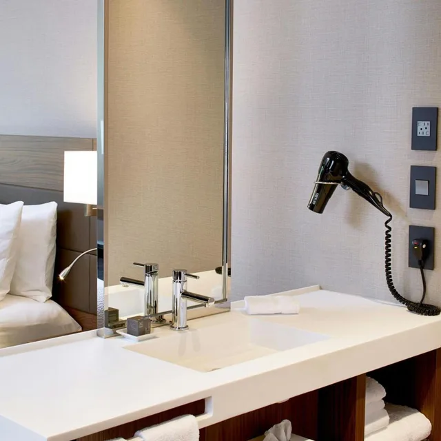 Room, King Bed, Accessible, AC Hotel Atlanta Buckhead at Phipps Plaza 4/5