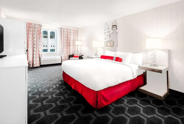 غرفة بسرير كينج في طابق مرتفع، The Curtis Denver a DoubleTree by Hilton Hotel 2/10