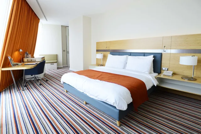غرفة قياسية بسريرين منفصلين بإطلالة على المدينة، RADISSON BLU HOTEL, BATUMI 2/10