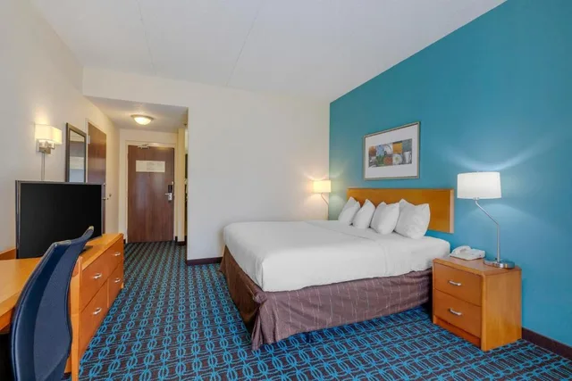 جناح بسرير كينج، Quality Inn and Suites Sandusky 1/1