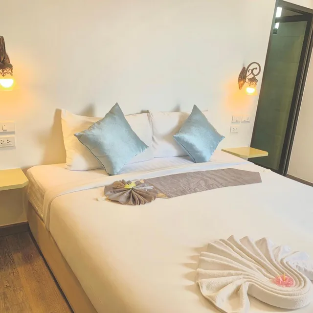 غرفة ديلوكس بسرير مزدوج بشرفة، Behind the Scene Hotel Club At Samui 4/8