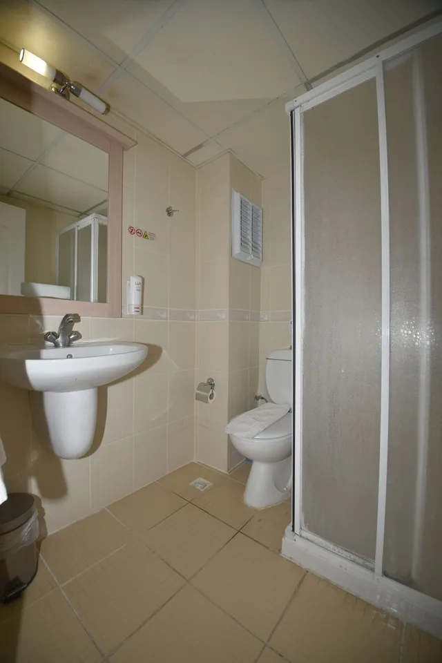 غرفة قياسية بسرير مزدوج وسرير فردي بإطلالة على المدينة، Almena City Hotel 8/9