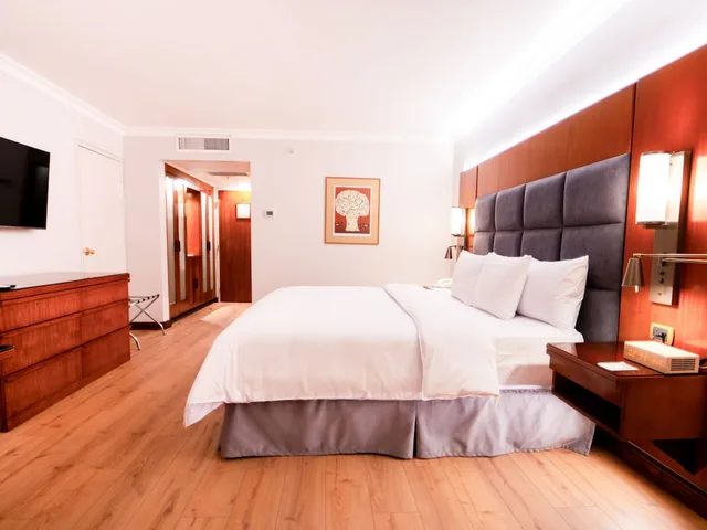 Swiss, King Bed، Swissotel Quito 1/5