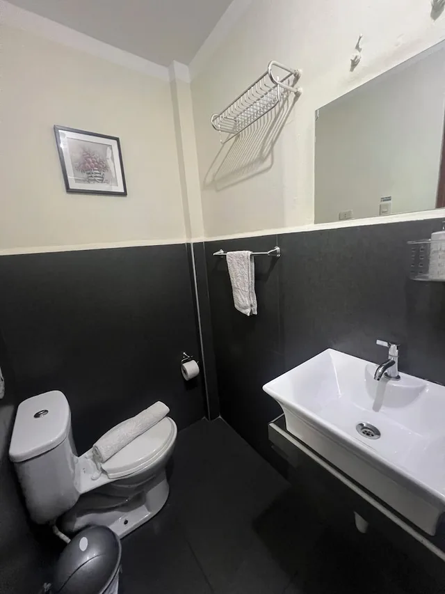 غرفة أساسية ثلاثية بسرير كوين وسرير فردي، Lima Airport Tampu B&B 9/10