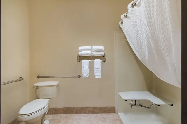 Standard, King Bed, Jetted Tub, Accessible, Best Western University Inn & Suites 4/6