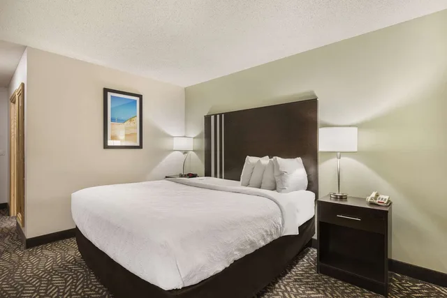 Room, King Bed, Lake Side, Best Western Indian Oak 3/4