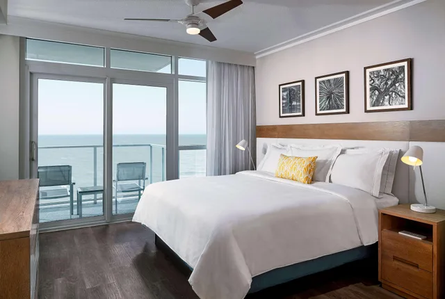 جناح بإطلالة على البحر بغرفتي نوم لذوي الإعاقة، Hilton Grand Vacations Club Ocean Enclave Myrtle Beach 1/3