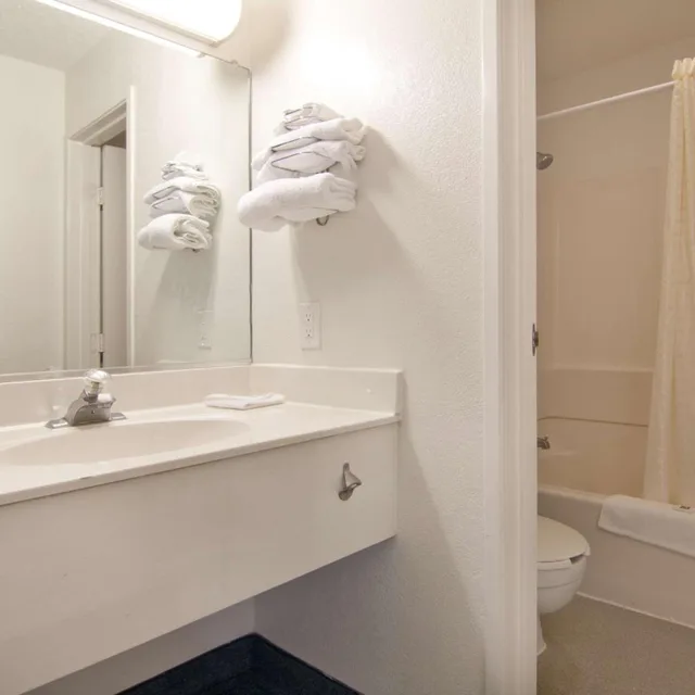 غرفة بسرير كوين للمدخنين، Motel6 Lakeville, MN - South - Lakeville 8/9