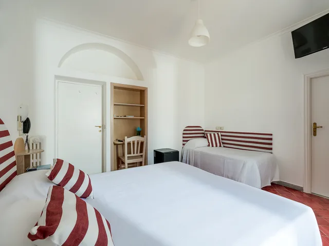غرفة قياسية ثلاثية، Hotel Carmencita 1/10