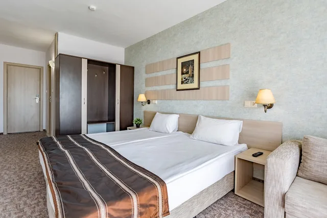 غرفة قياسية بسريرين منفصلين مع أريكة، HI Hotels Imperial Resort 3/9