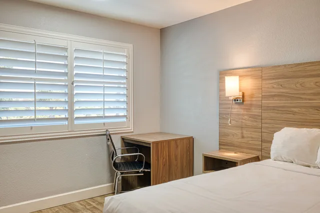 غرفة قياسية بسرير كينج، Vagabond Inn San Luis Obispo 4/5