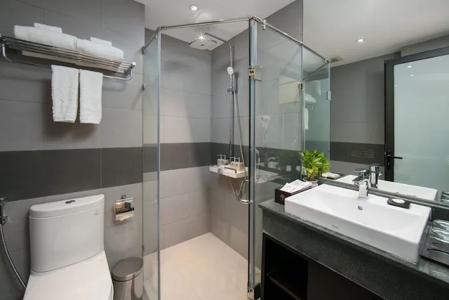 جناح بسرير كوين بشرفة، Hanoi Fiesta Hotel & Spa 4/4