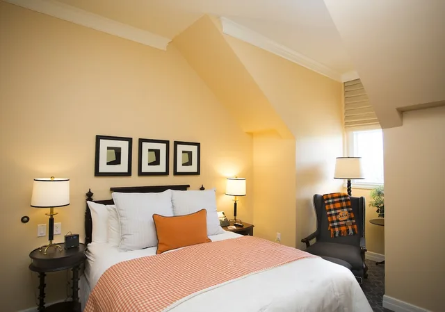 جناح سيغنتشر بسرير كوين بإطلالة على الحديقة، The Atherton Hotel At OSU 1/4