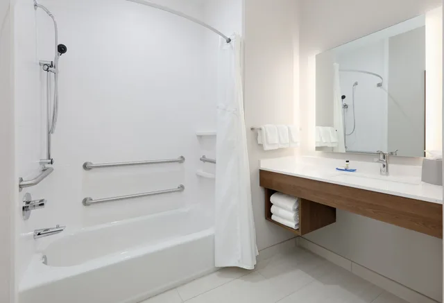 جناح بسرير كينج لذوي الإعاقة، Holiday Inn Express & Suites Plano - The Colony 4/5