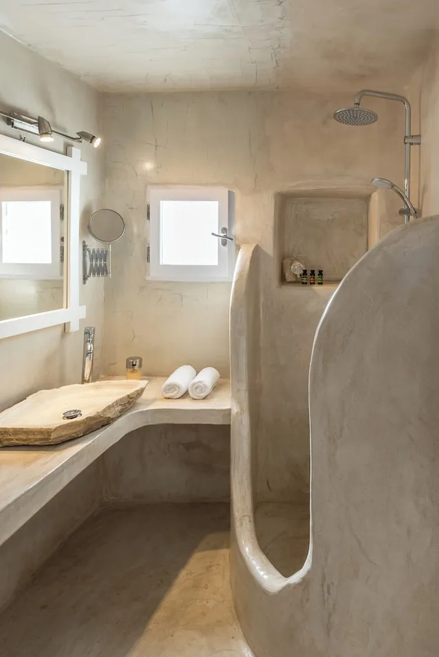 Suite, 1 Single and 2 Double Beds, Caldera View, Sofa، Fanari Villas 10/10