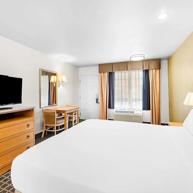 جناح بسرير كوين لذوي الإعاقة، SureStay Plus Hotel by Best Western San Jose Central City 3/6