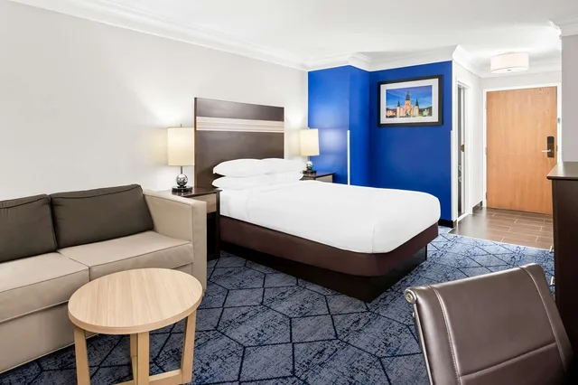 غرفة بسرير كوين مع أريكة، Best Western Slidell Hotel 2/5