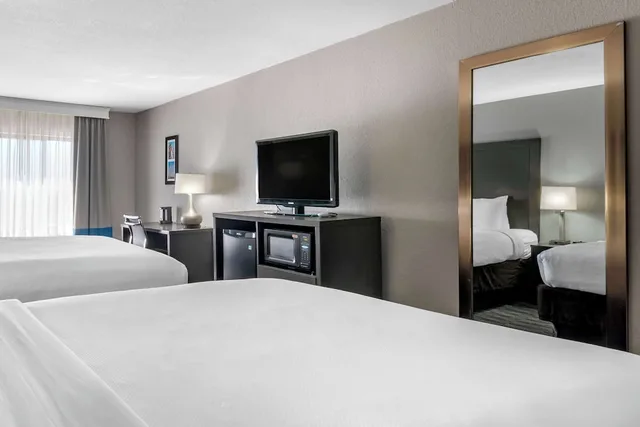 غرفة بسريرين كوين لذوي الإعاقة، Comfort Inn & Suites Emporia 1/6