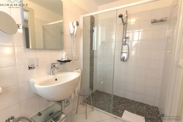 غرفة ثلاثية بسرير كينج وسرير فردي، HOTEL MIRAMARE 4/6