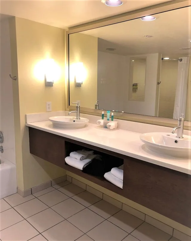 غرفة قياسية بسريرين كوين، Holiday Inn Express Fishers 4/4