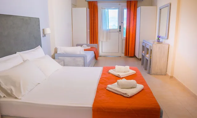 Room, Triple, 1 Queen and 1 Single Bed, Palatino Hotel 2/6