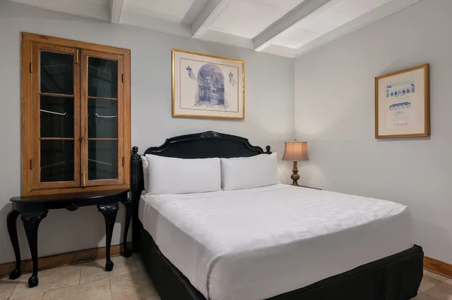 غرفة ديلوكس بسرير كينج، Chateau Hotel 4/8