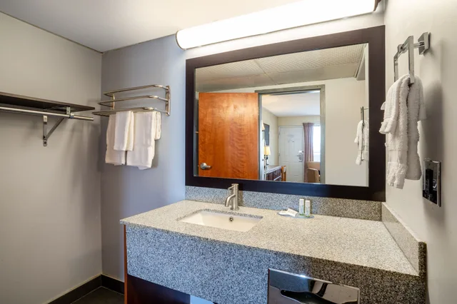 غرفة بسريرين مزدوجين، Thriftlodge by Wyndham Regina North 4/5