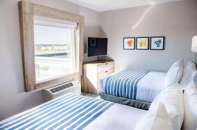 Suite, 2 Queen Beds, Best Western Premier Executive Residency Medicine Hat 1/9