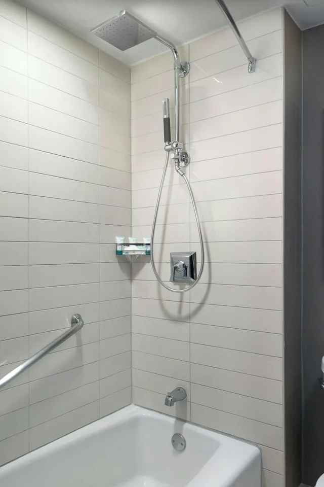 Room, Quadruple, 2 Queen Beds, The Westin Peachtree Plaza Atlanta 4/4