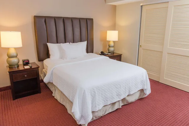 جناح بسرير كوين بغرفتين لذوي الإعاقة، Embassy Suites by Hilton West Palm Beach Central 1/2