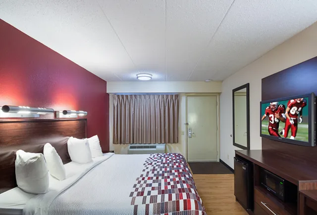 غرفة سوبيريور بسرير كينج لذوي الإعاقة، Red Roof Inn Dayton - Fairborn/Nutter Center 2/7