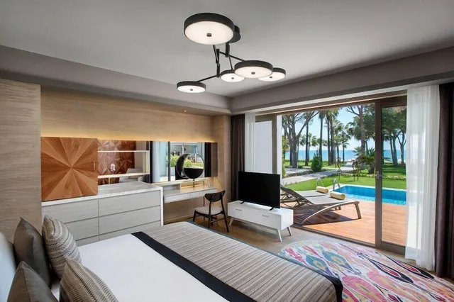 Swim Up, Queen Bed, Sofa، Acanthus and Cennet Barut Collection 4/5