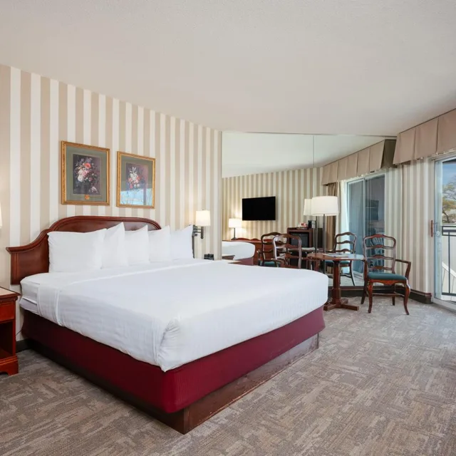 غرفة بسرير كينج بجاكوزي، Bayshore Resort 2/10