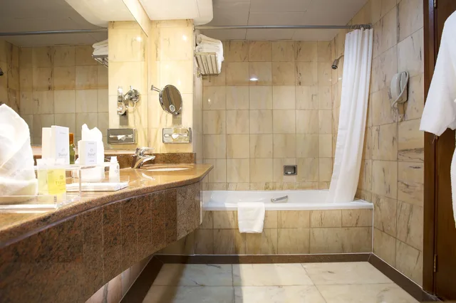 جناح تنفيذي بسرير كينج بإطلالة على الحديقة، Danat Al Ain Resort 6/7