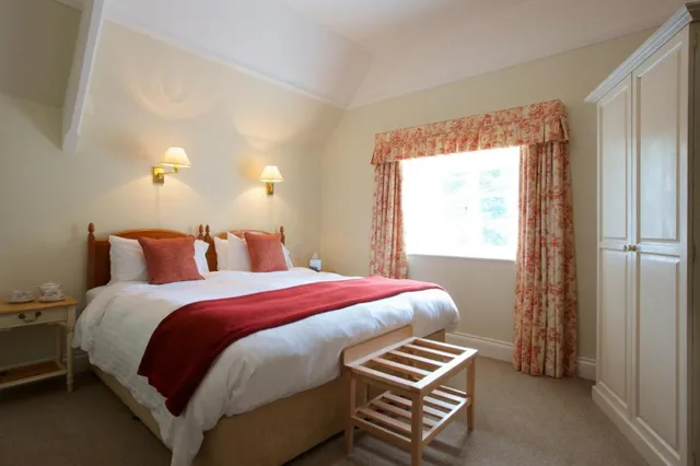 Manor, Deluxe, Double Bed, The Mole Resort 2/4