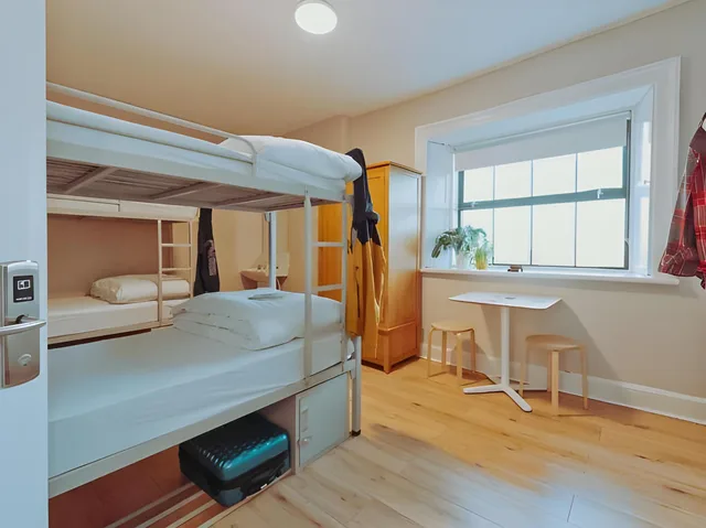 سكن مشترك مختلط بثمانية أسرّة بحمام خاص، Gardiner House Hostel 1/2